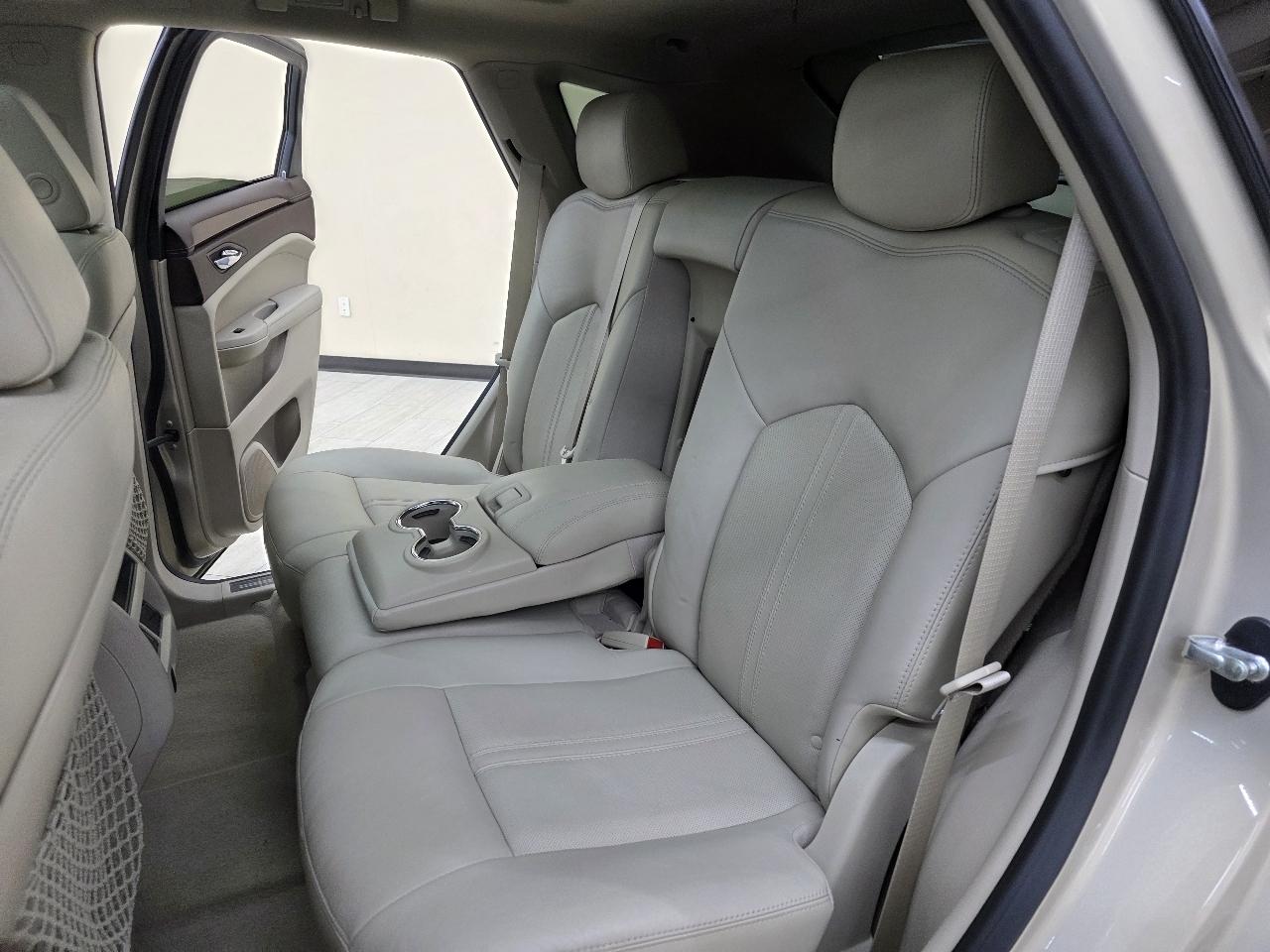 Cadillac SRX Luxury Collection 2011