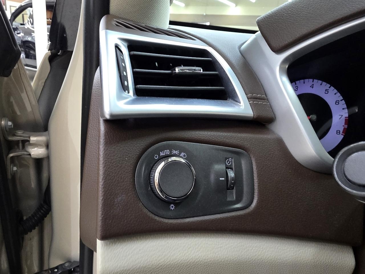 Cadillac SRX Luxury Collection 2011