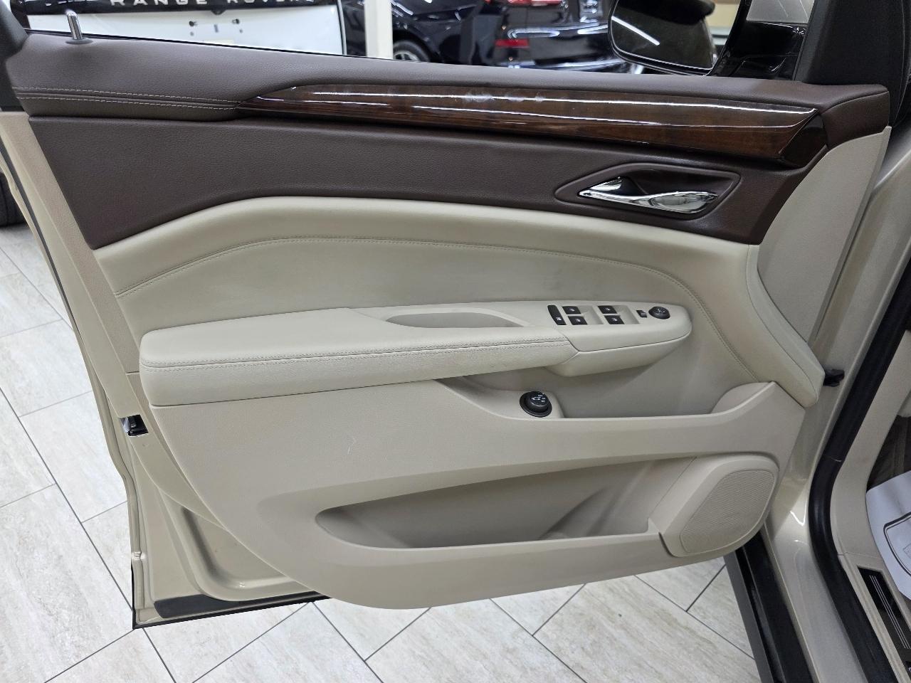 Cadillac SRX Luxury Collection 2011