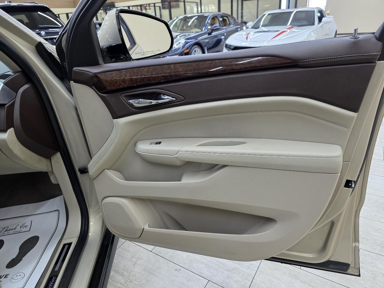 Cadillac SRX Luxury Collection 2011