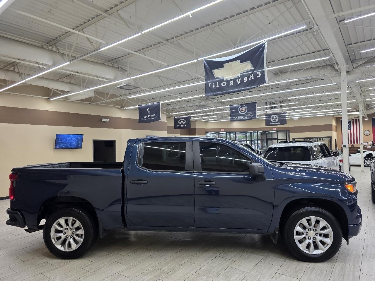 Chevrolet Silverado 1500 Custom Crew Cab 2WD 2022