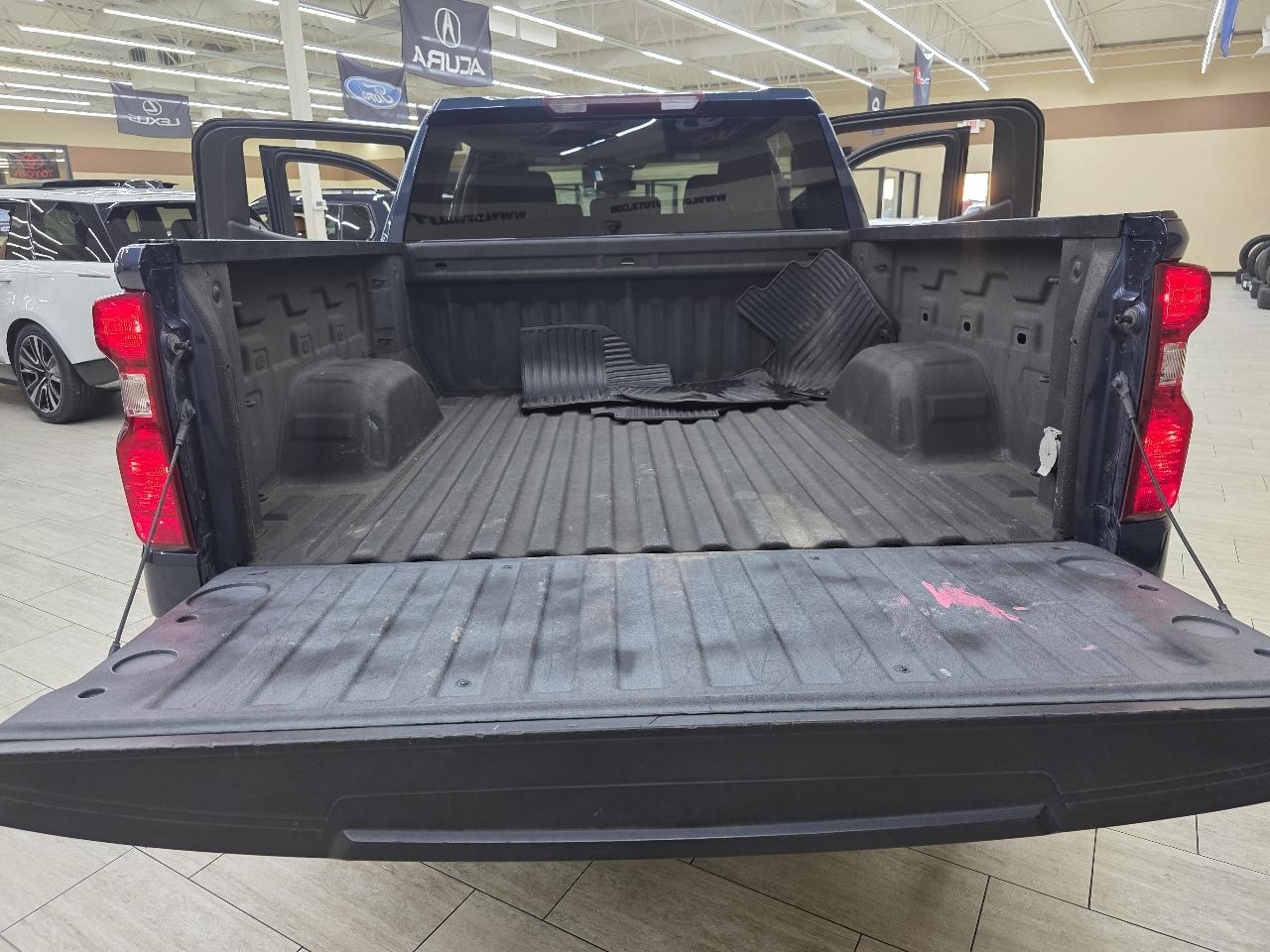 Chevrolet Silverado 1500 Custom Crew Cab 2WD 2022