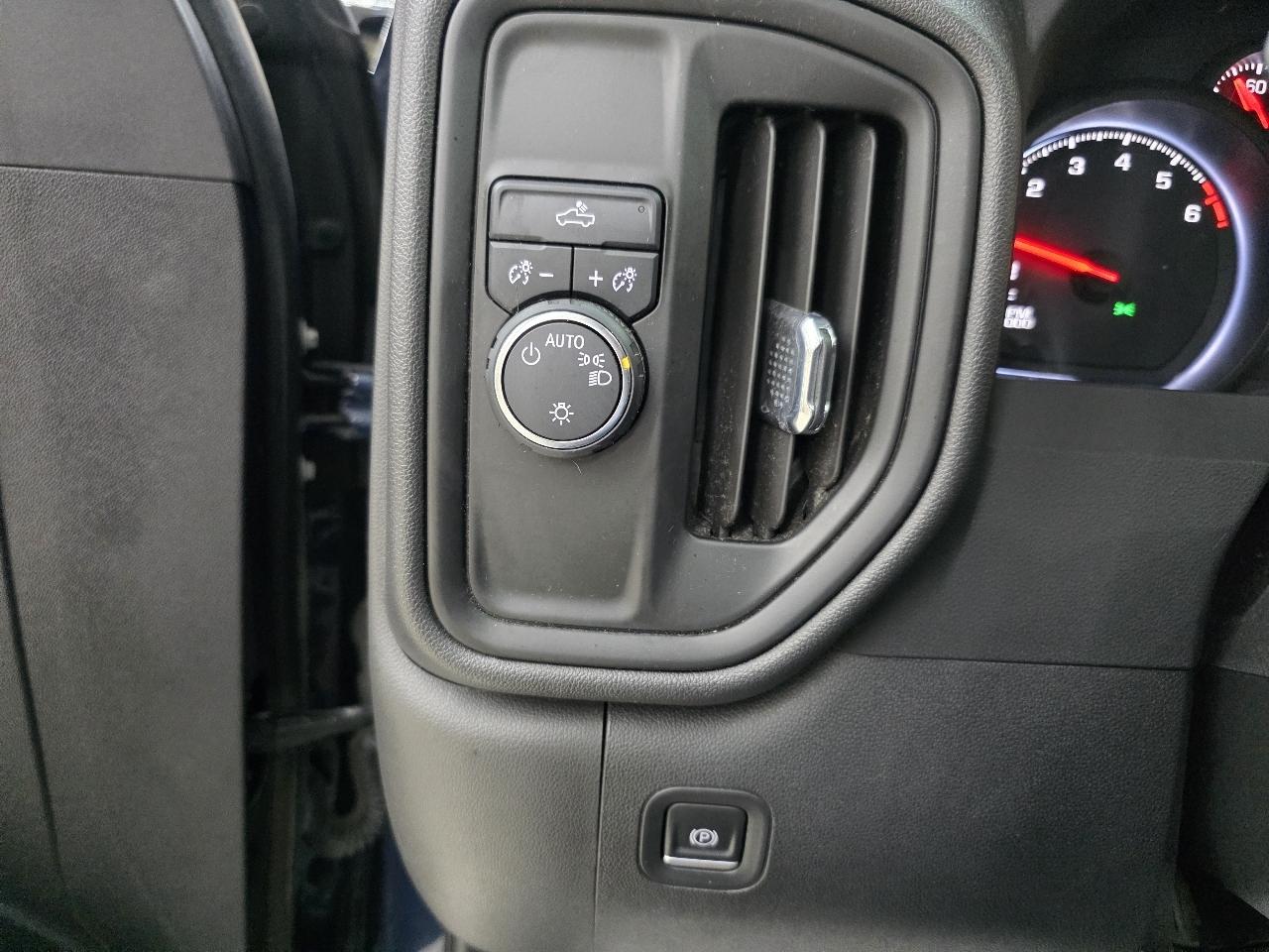 Chevrolet Silverado 1500 Custom Crew Cab 2WD 2022
