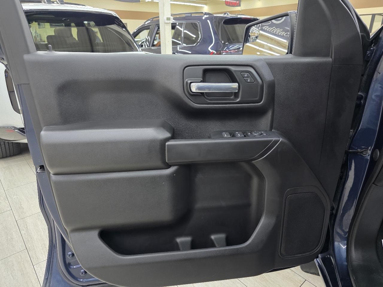 Chevrolet Silverado 1500 Custom Crew Cab 2WD 2022