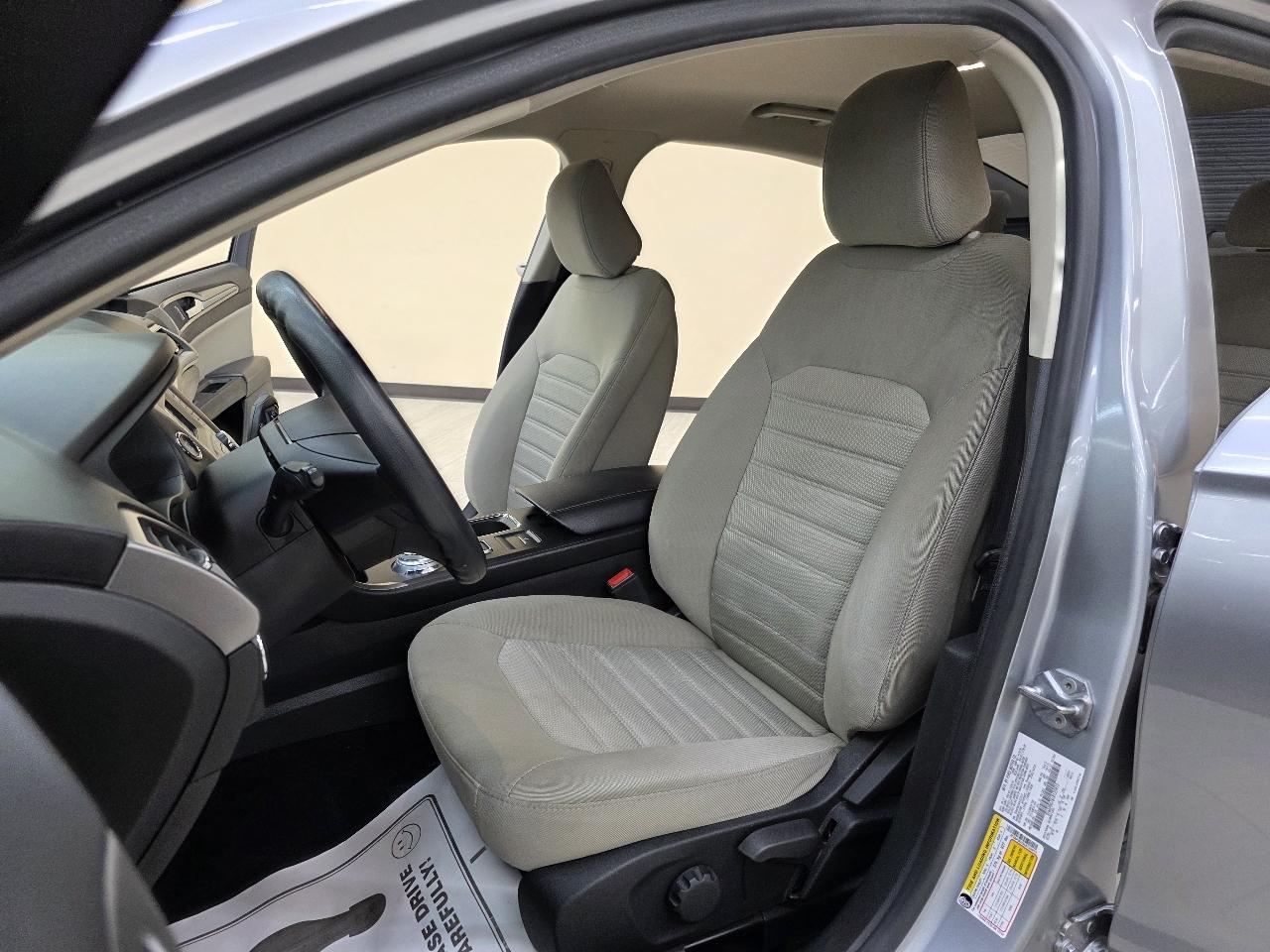 Ford Fusion S 2020