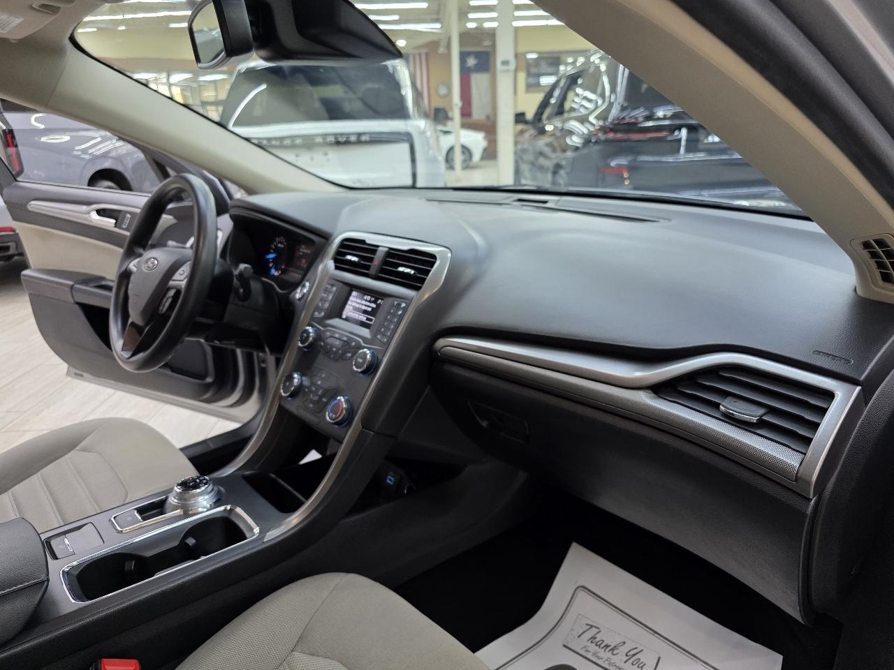 Ford Fusion S 2020