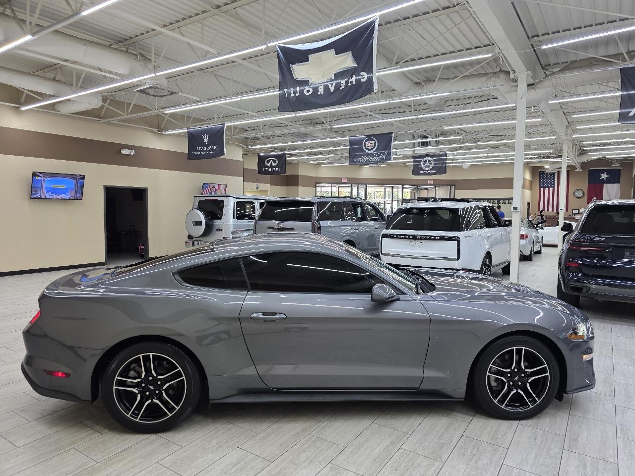 Ford Mustang EcoBoost Coupe 2022