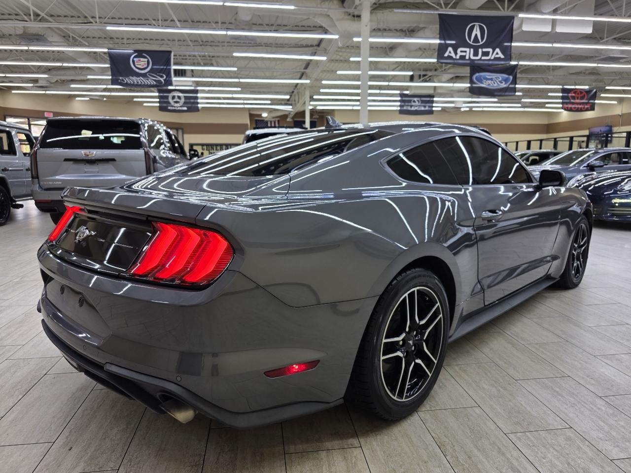 Ford Mustang EcoBoost Coupe 2022