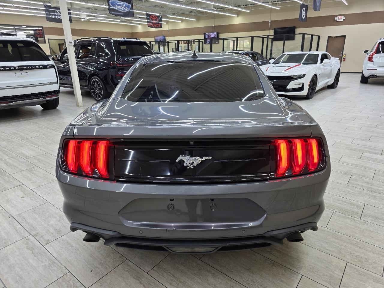 Ford Mustang EcoBoost Coupe 2022