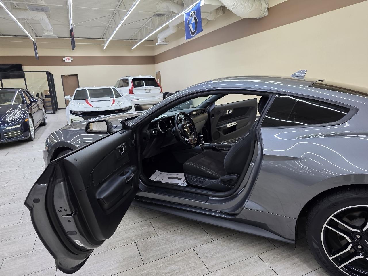 Ford Mustang EcoBoost Coupe 2022