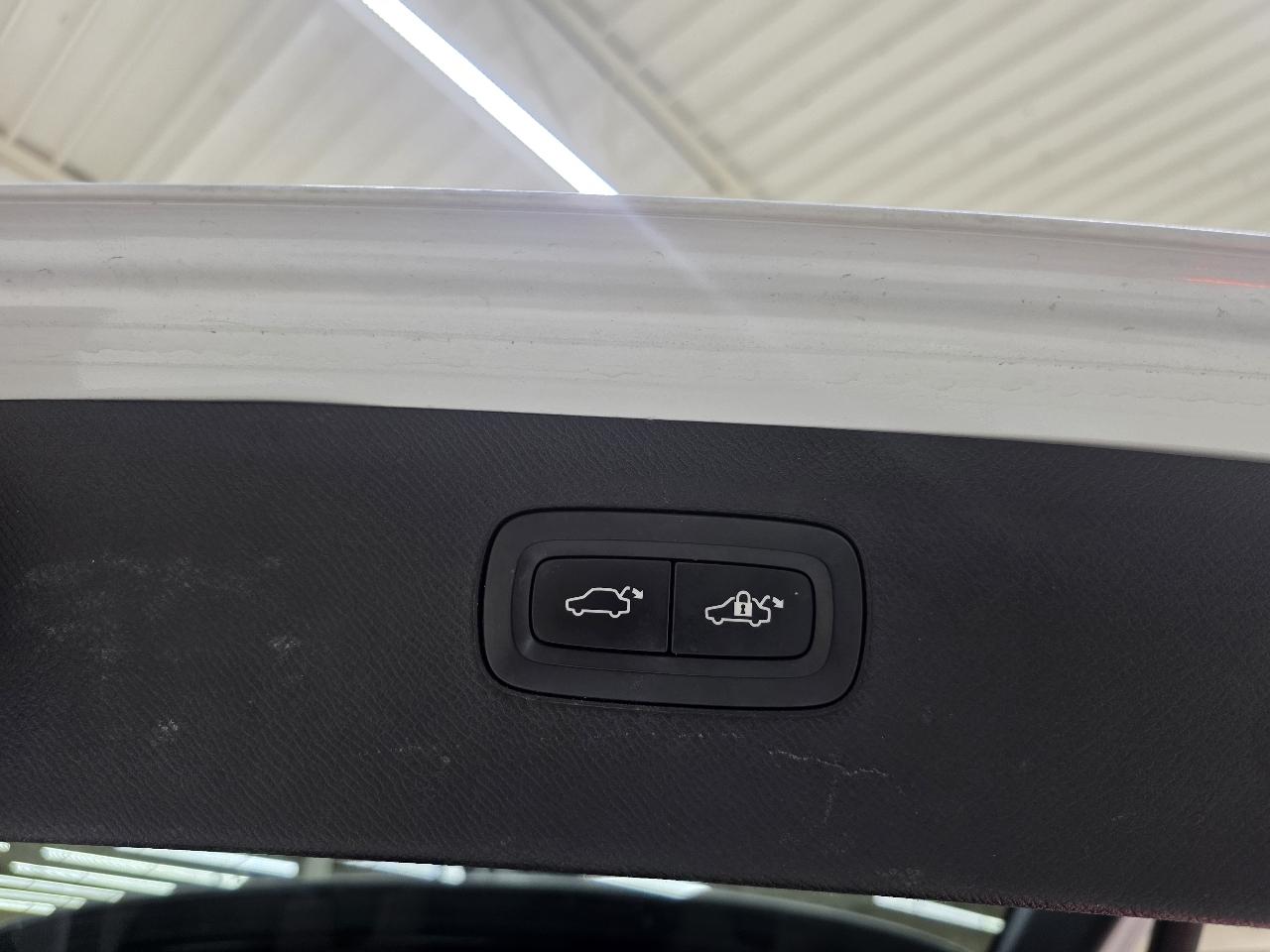Volvo XC90 T6 Momentum AWD 2018