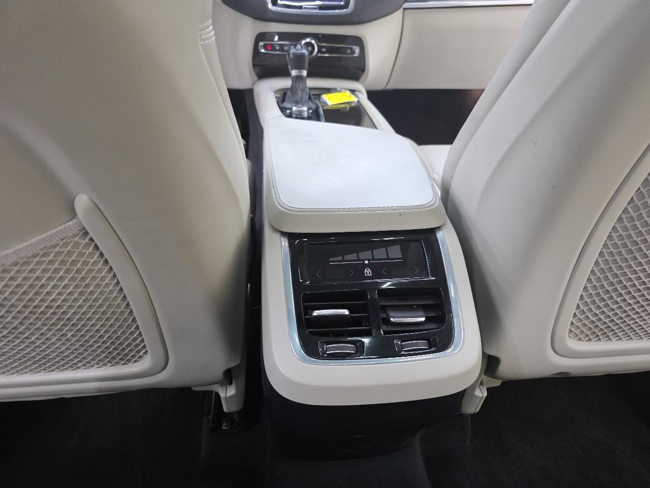 Volvo XC90 T6 Momentum AWD 2018