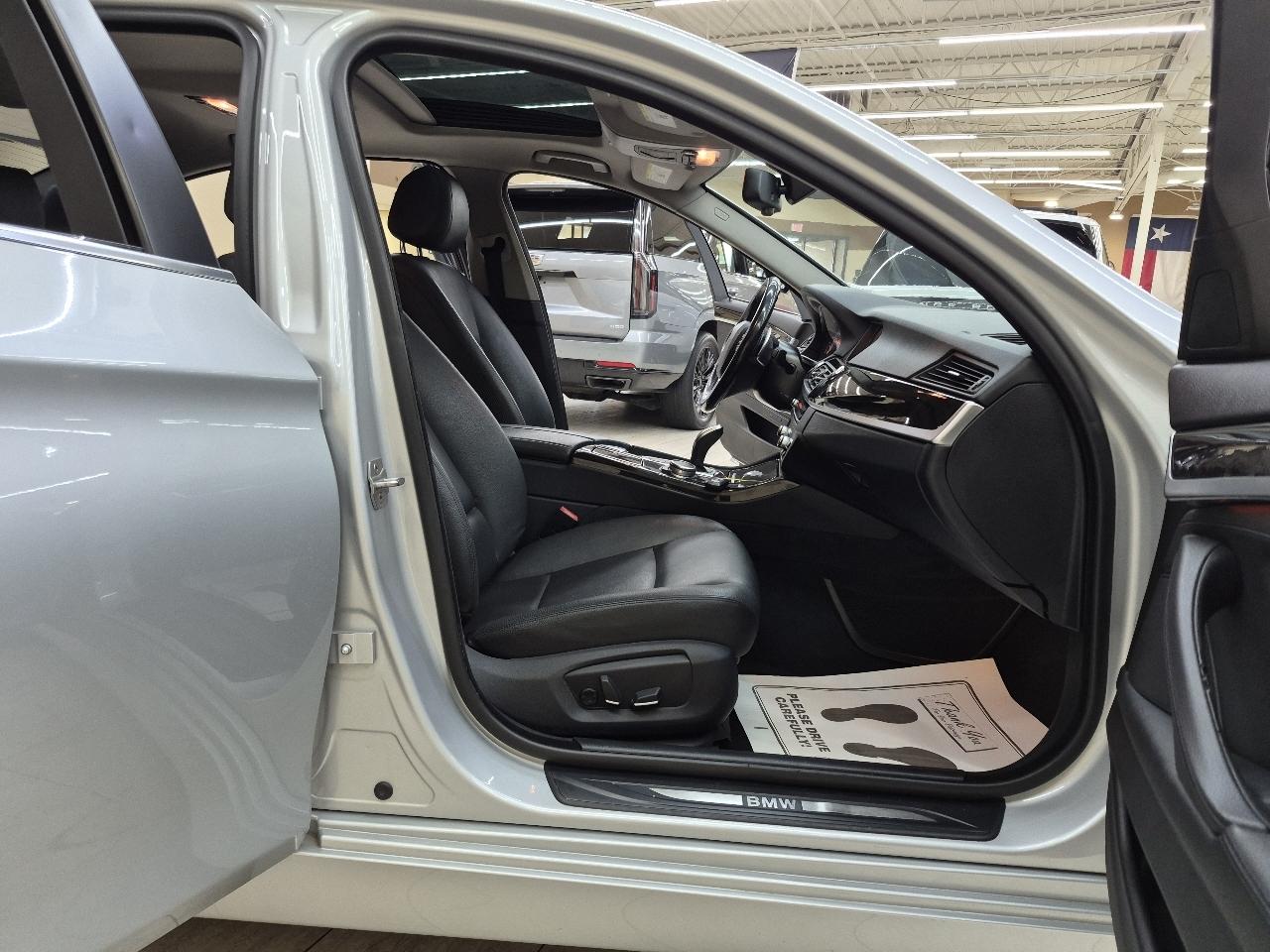 BMW 5-Series 528i 2016