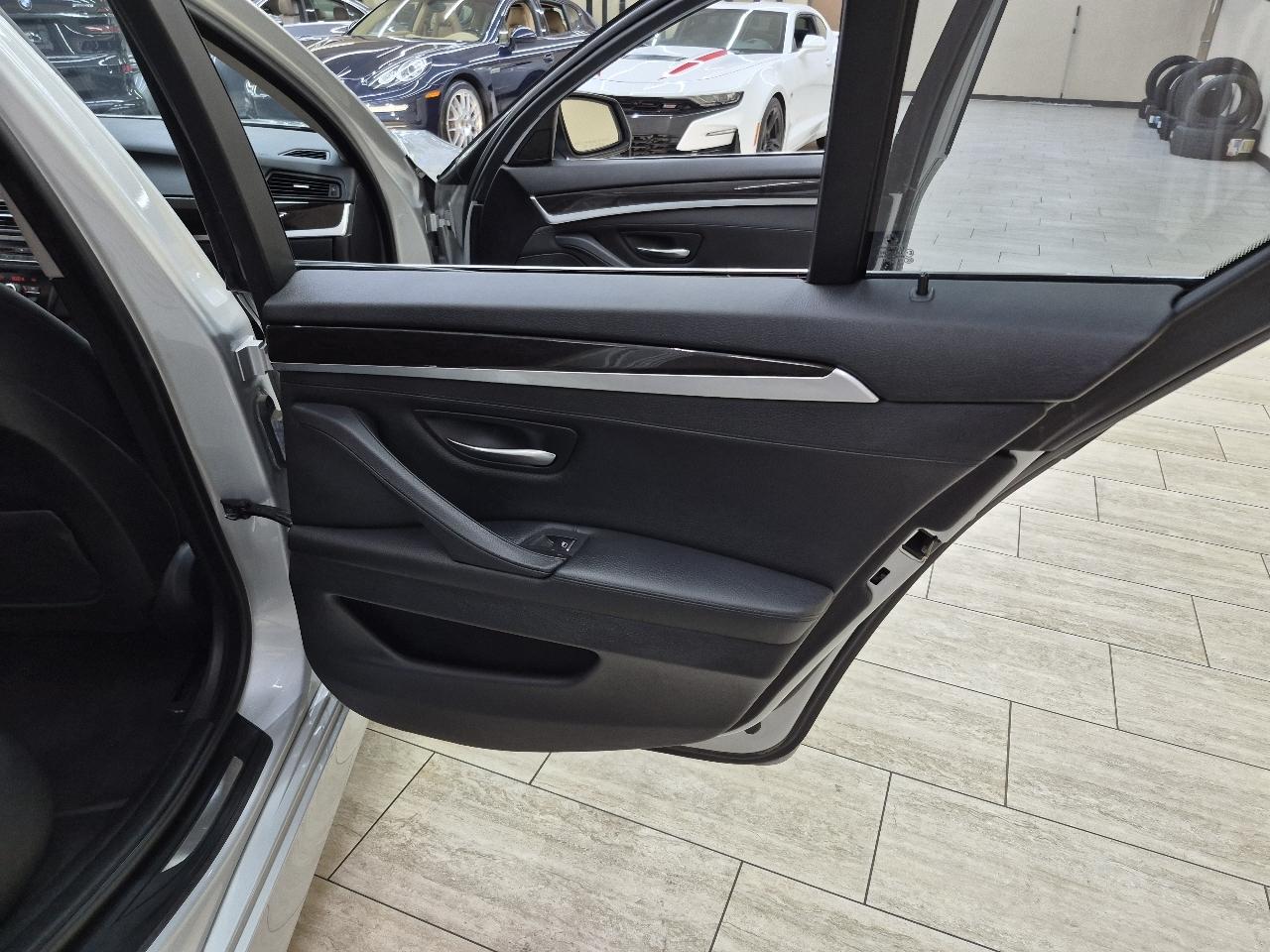 BMW 5-Series 528i 2016