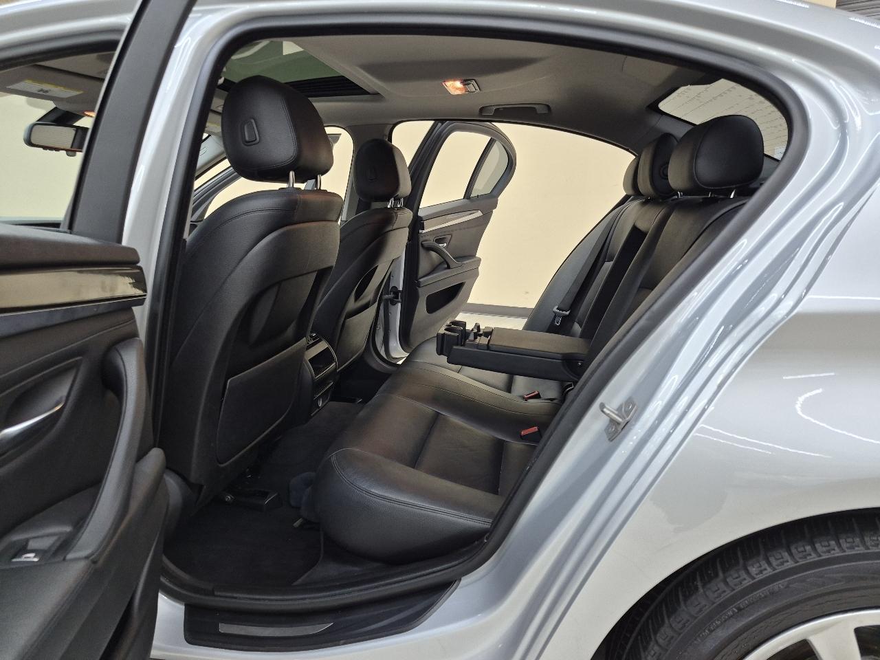 BMW 5-Series 528i 2016