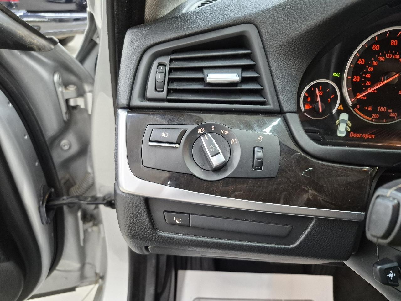 BMW 5-Series 528i 2016
