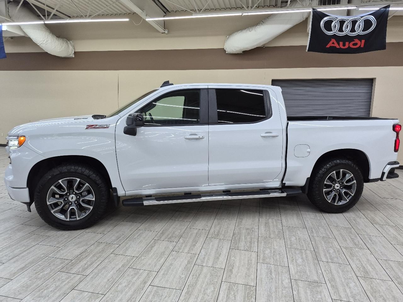 Chevrolet Silverado 1500 RST Crew Cab 4WD 2023