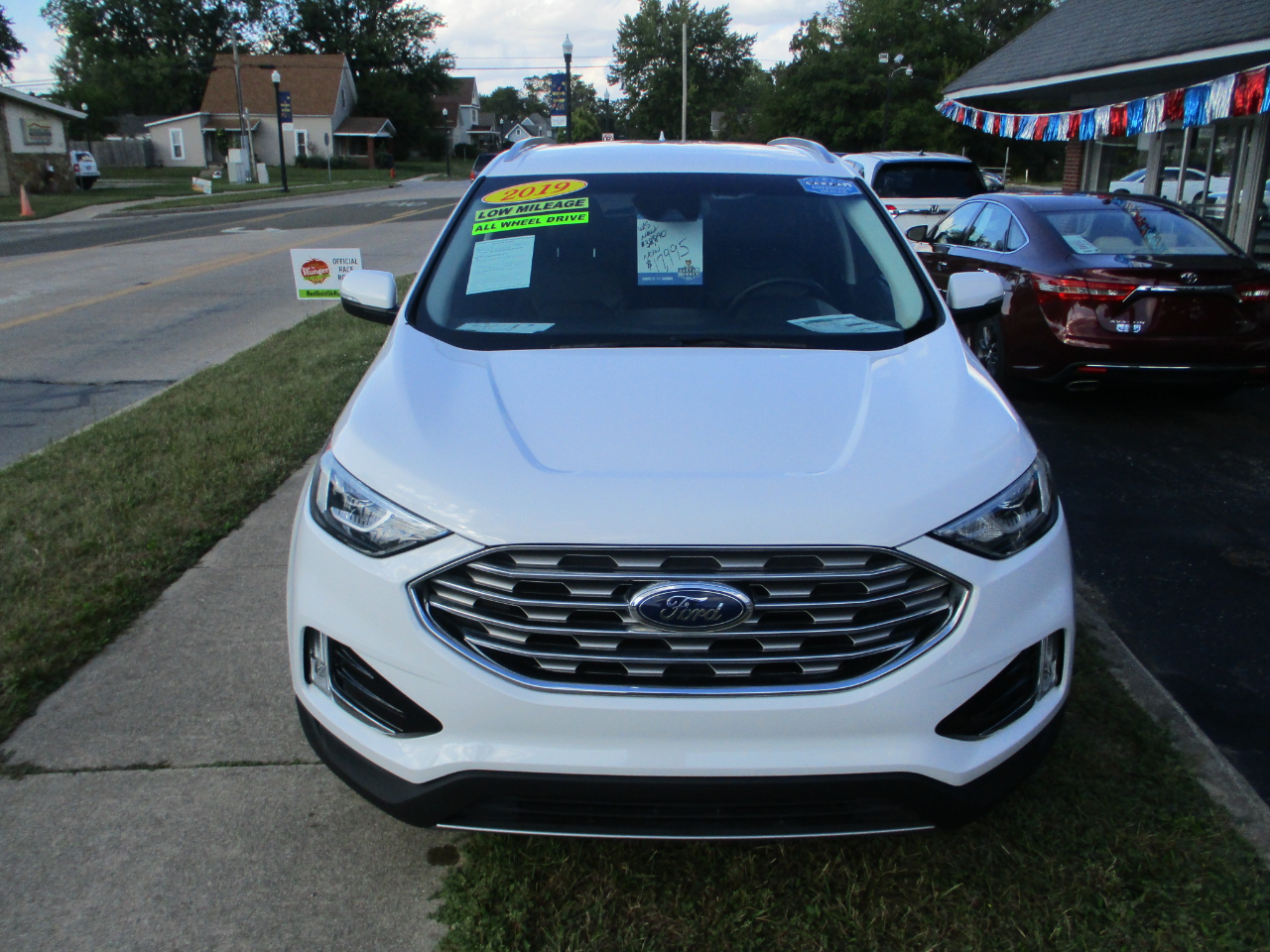2019 Ford Edge SEL photo 2