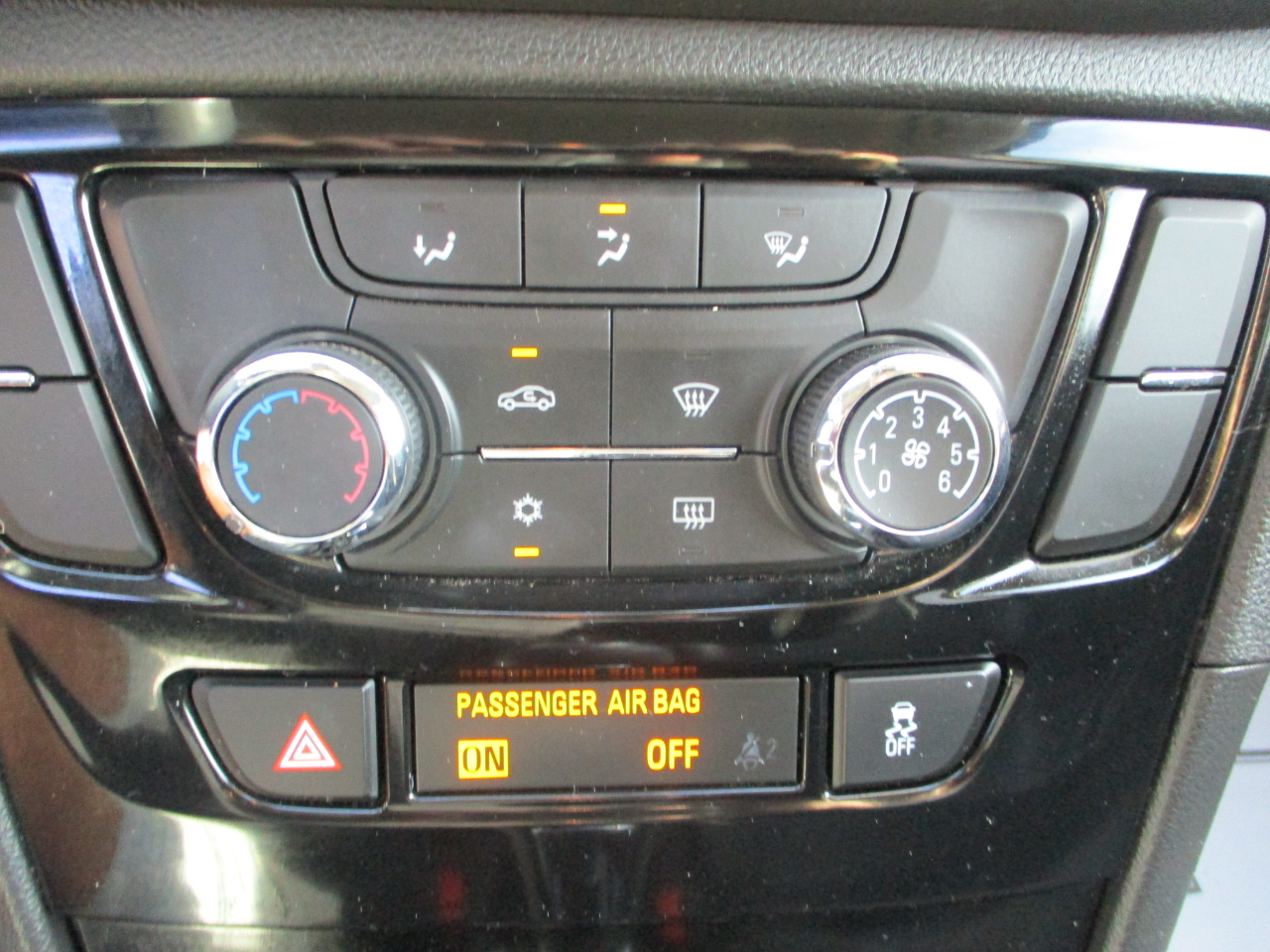 2019 Buick Encore Preferred photo 18