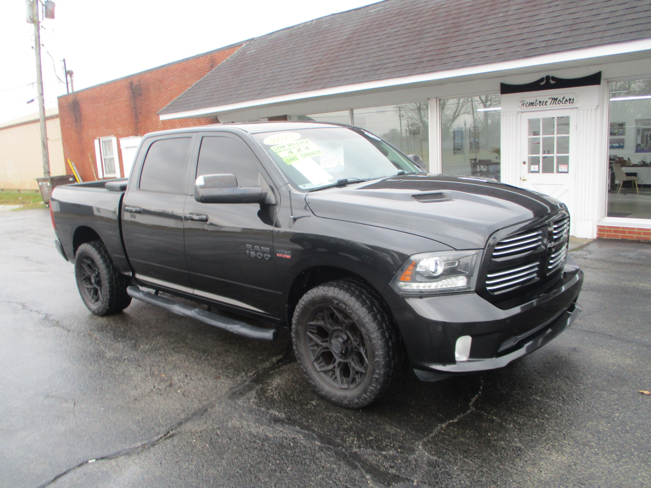2017 RAM 1500 Sport Crew Cab SWB 4WD