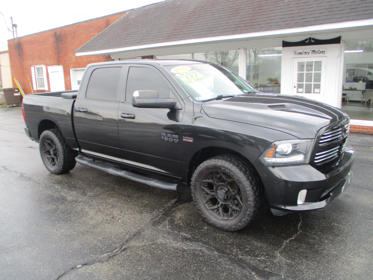 RAM 1500 Sport Crew Cab SWB 4WD 2017