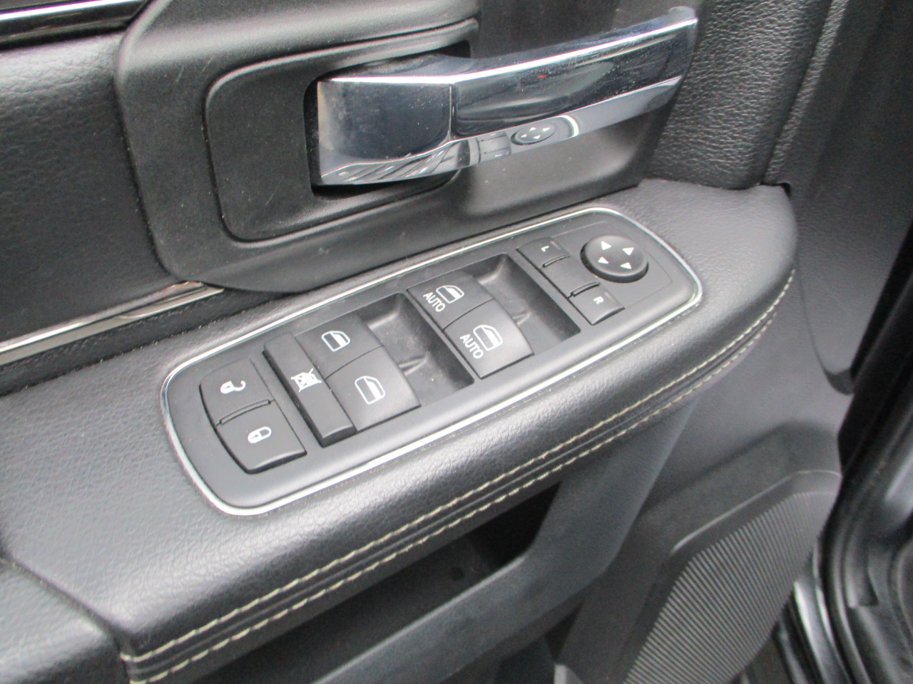 RAM 1500 Sport Crew Cab SWB 4WD 2017