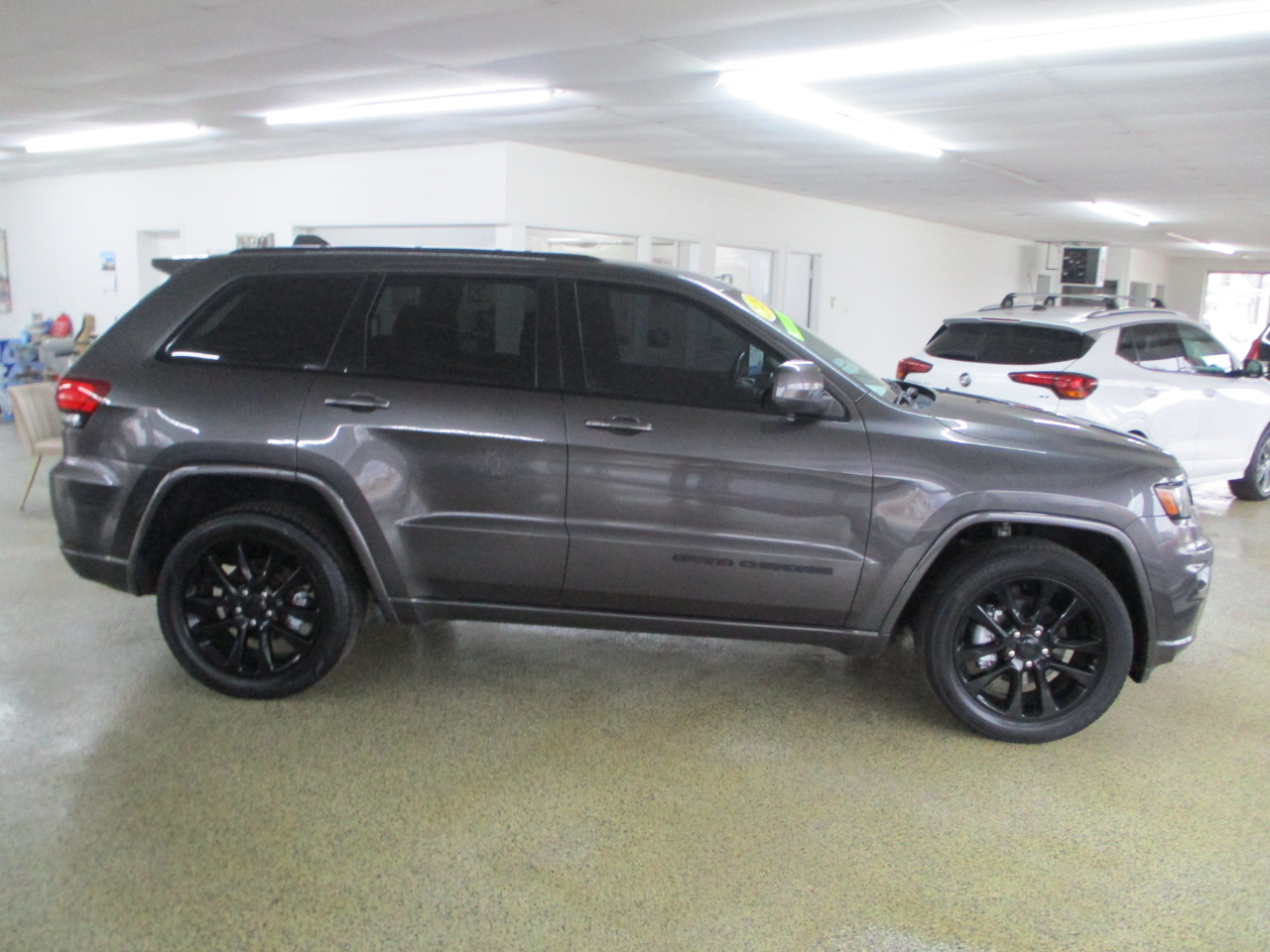 Jeep Grand Cherokee Altitude 4D SUV 4WD 2019