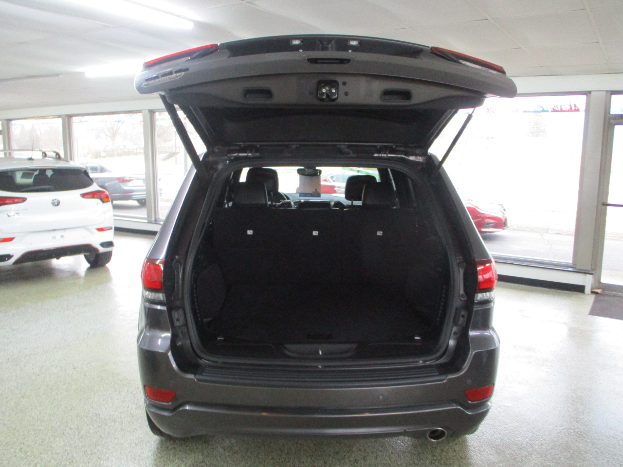 Jeep Grand Cherokee Altitude 4D SUV 4WD 2019