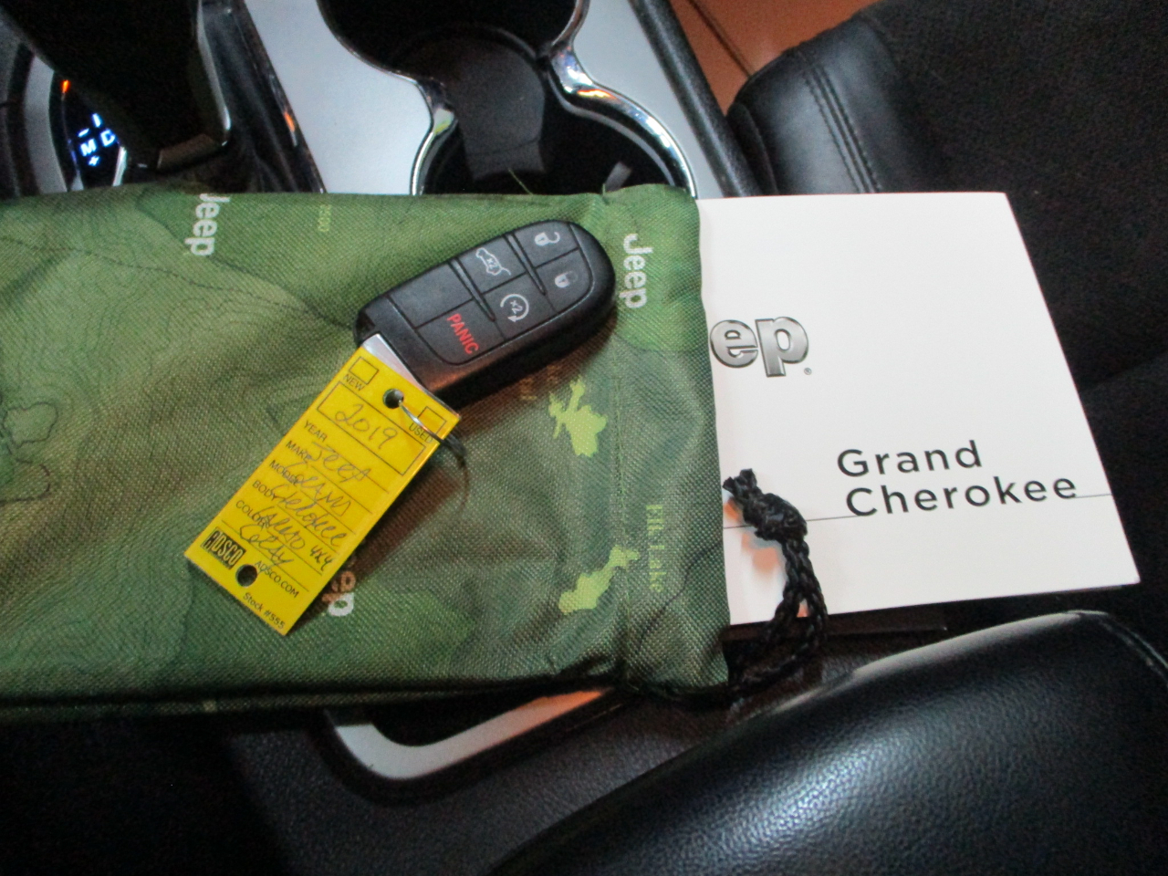 Jeep Grand Cherokee Altitude 4D SUV 4WD 2019