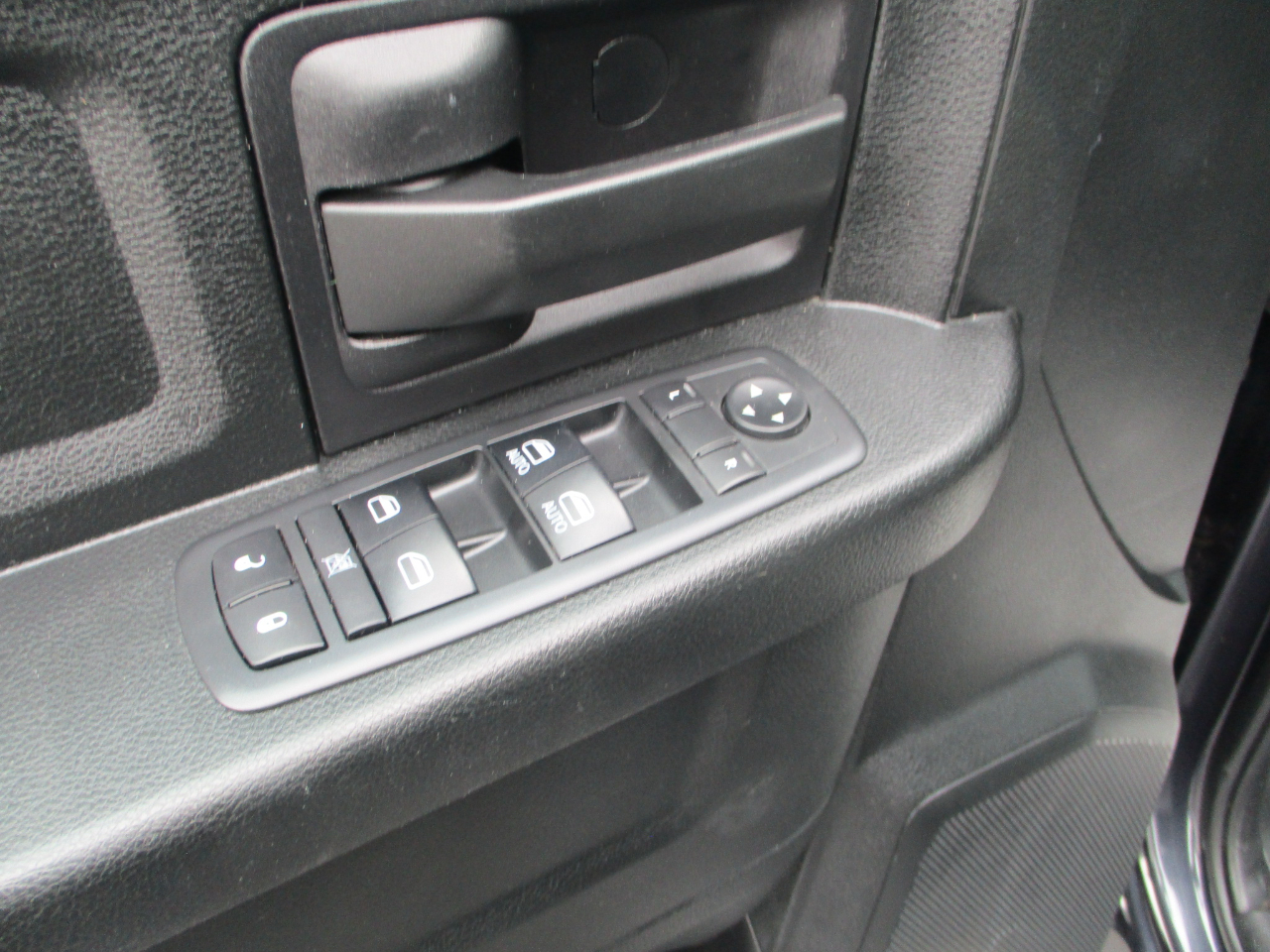 RAM 1500 Tradesman Crew Cab SWB 4WD 2018