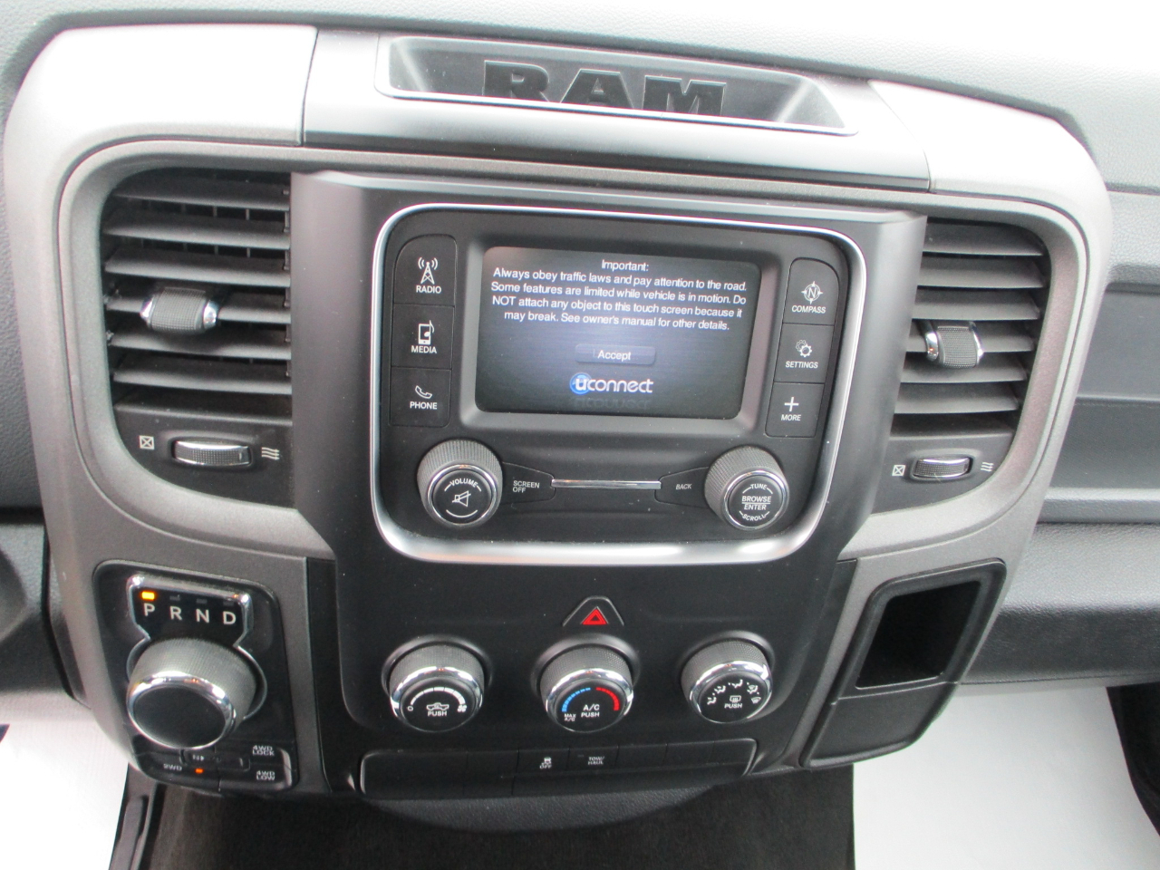 RAM 1500 Tradesman Crew Cab SWB 4WD 2018