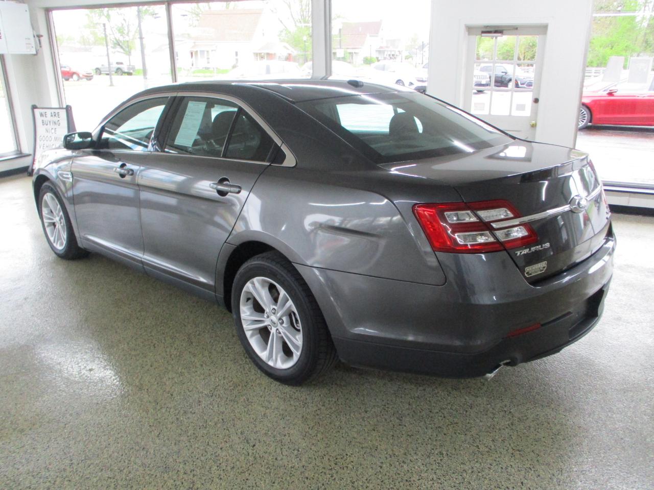 Ford Taurus SEL FWD 2019