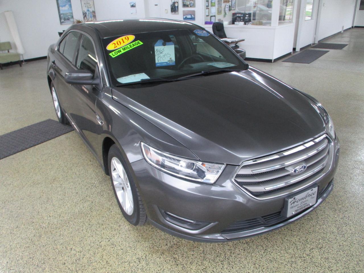 Ford Taurus SEL FWD 2019