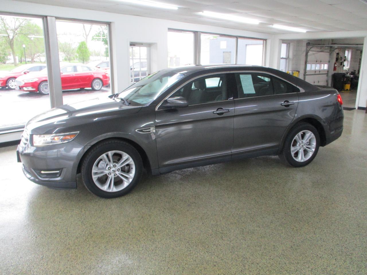 Ford Taurus SEL FWD 2019
