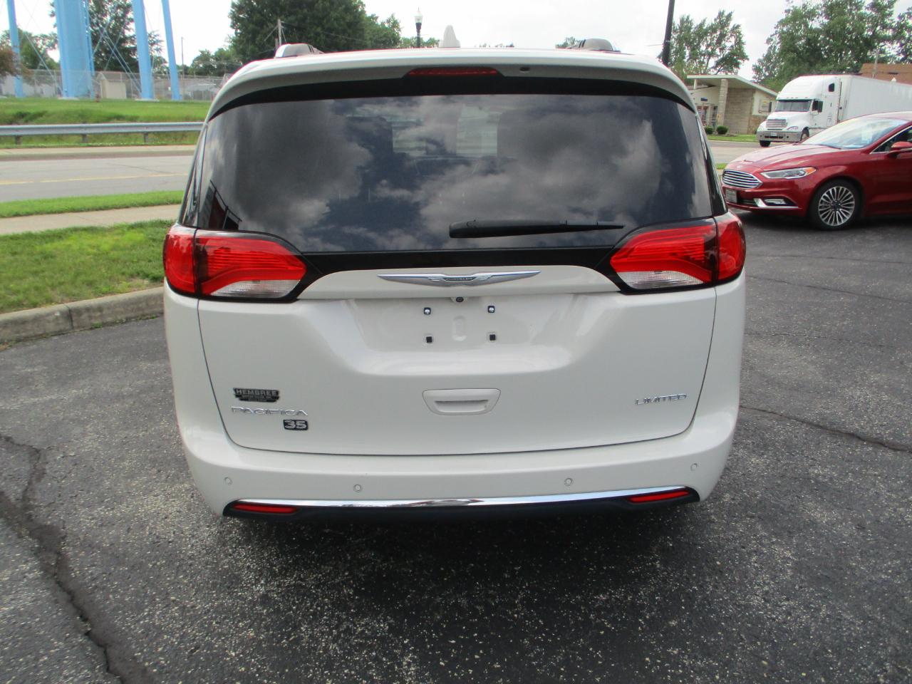 Chrysler Pacifica Limited 2020
