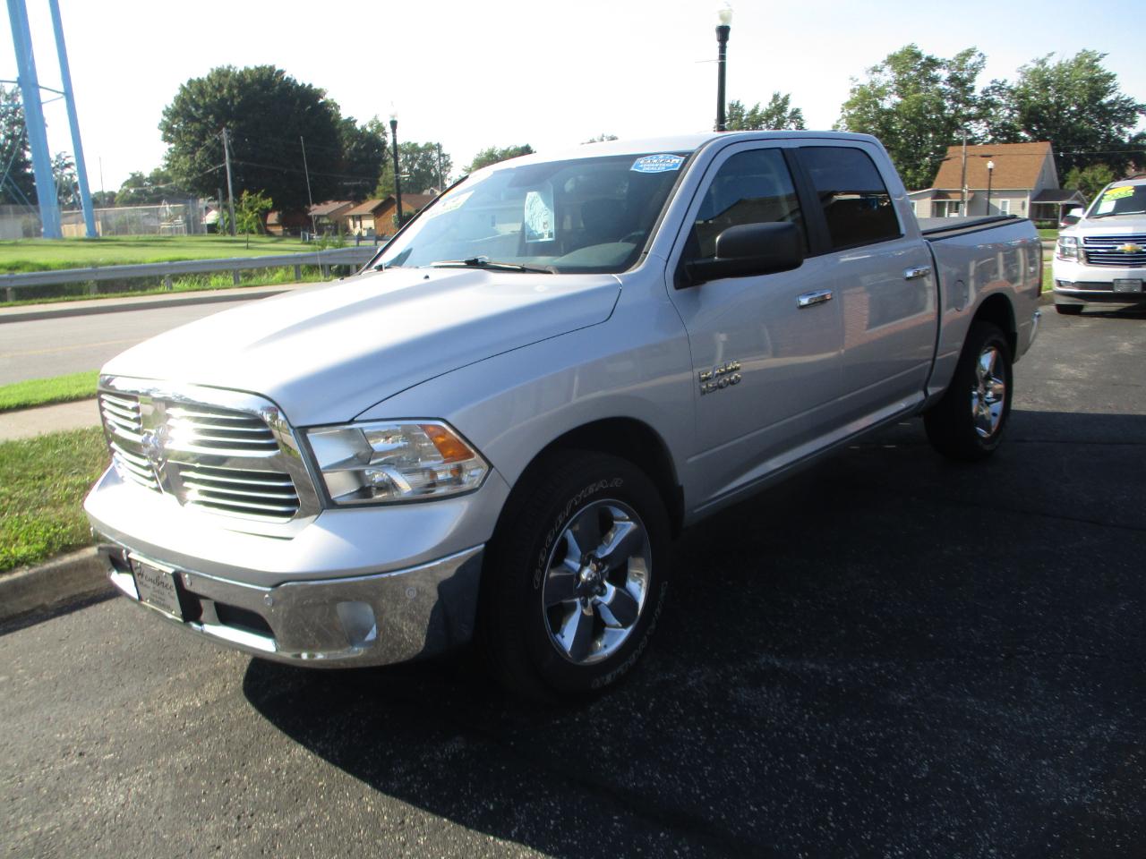 RAM 1500 SLT Crew Cab SWB 4WD 2015