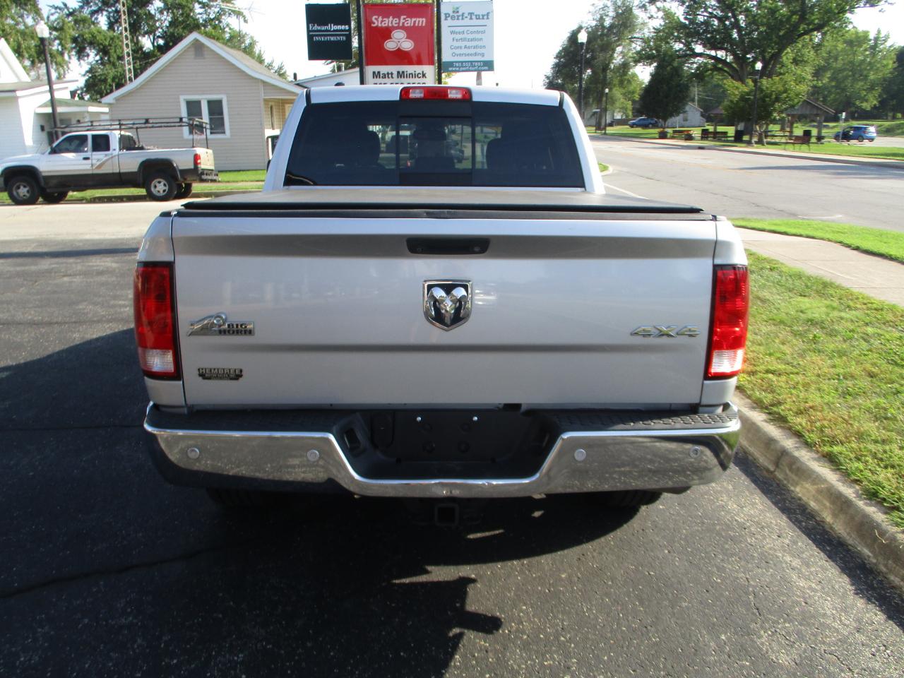 RAM 1500 SLT Crew Cab SWB 4WD 2015