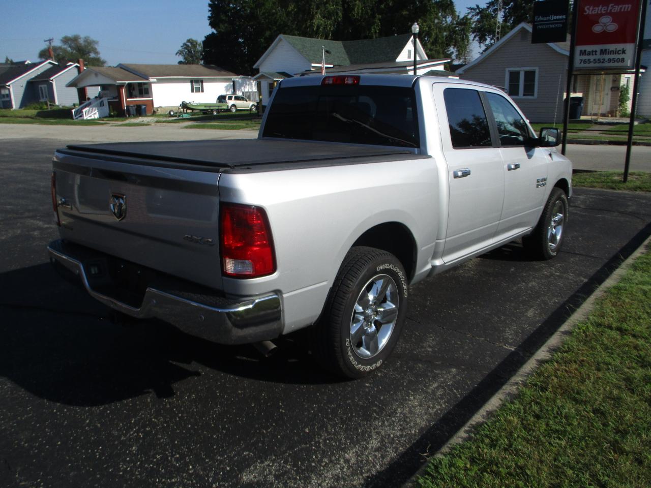 RAM 1500 SLT Crew Cab SWB 4WD 2015
