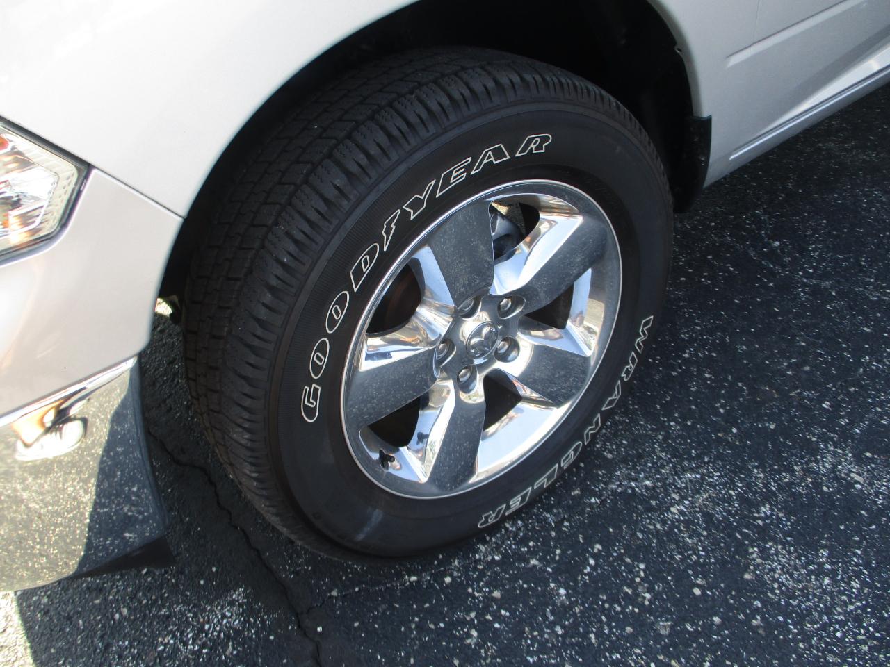 RAM 1500 SLT Crew Cab SWB 4WD 2015