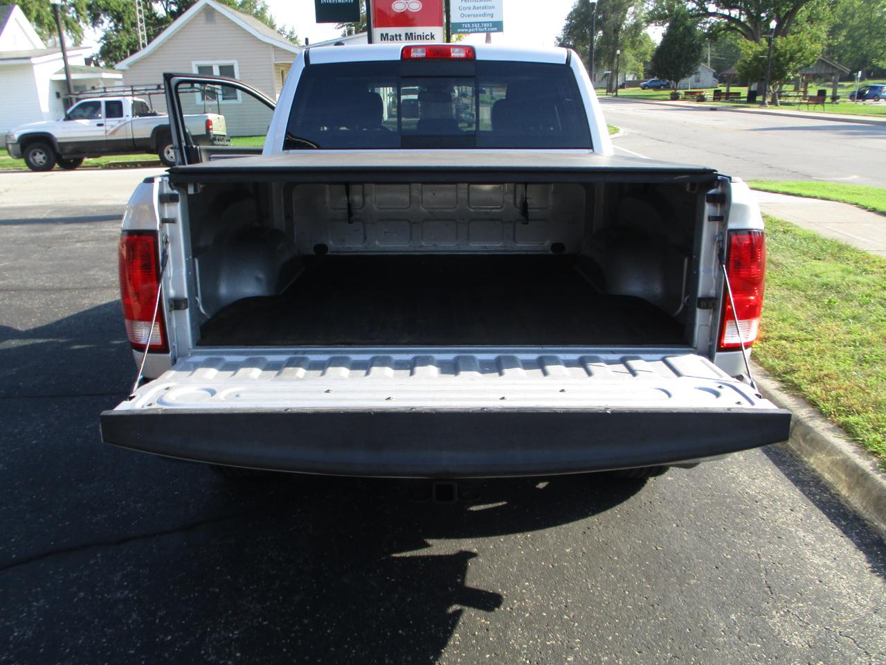 RAM 1500 SLT Crew Cab SWB 4WD 2015