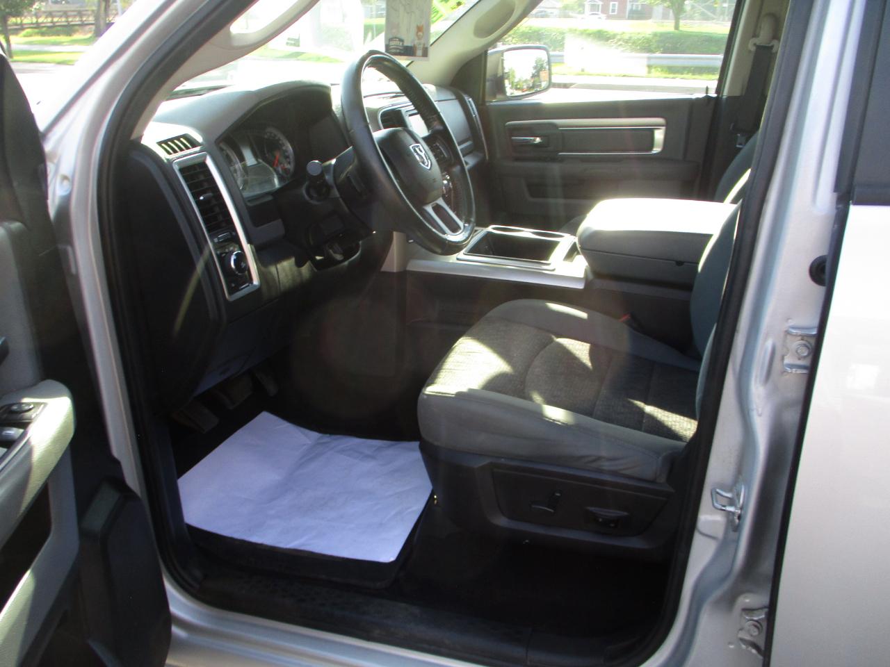 RAM 1500 SLT Crew Cab SWB 4WD 2015