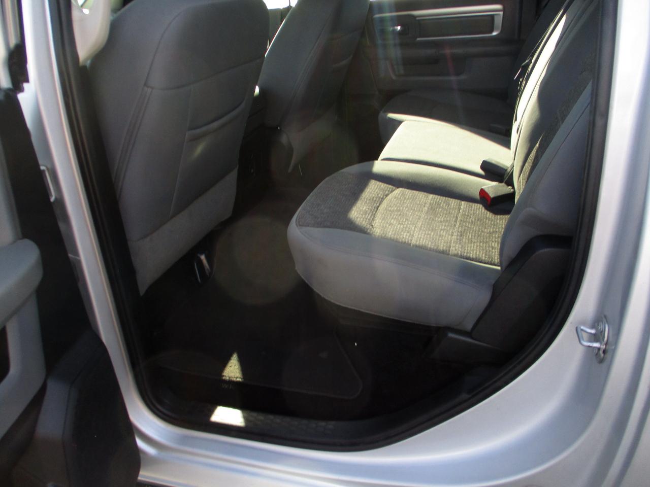 RAM 1500 SLT Crew Cab SWB 4WD 2015