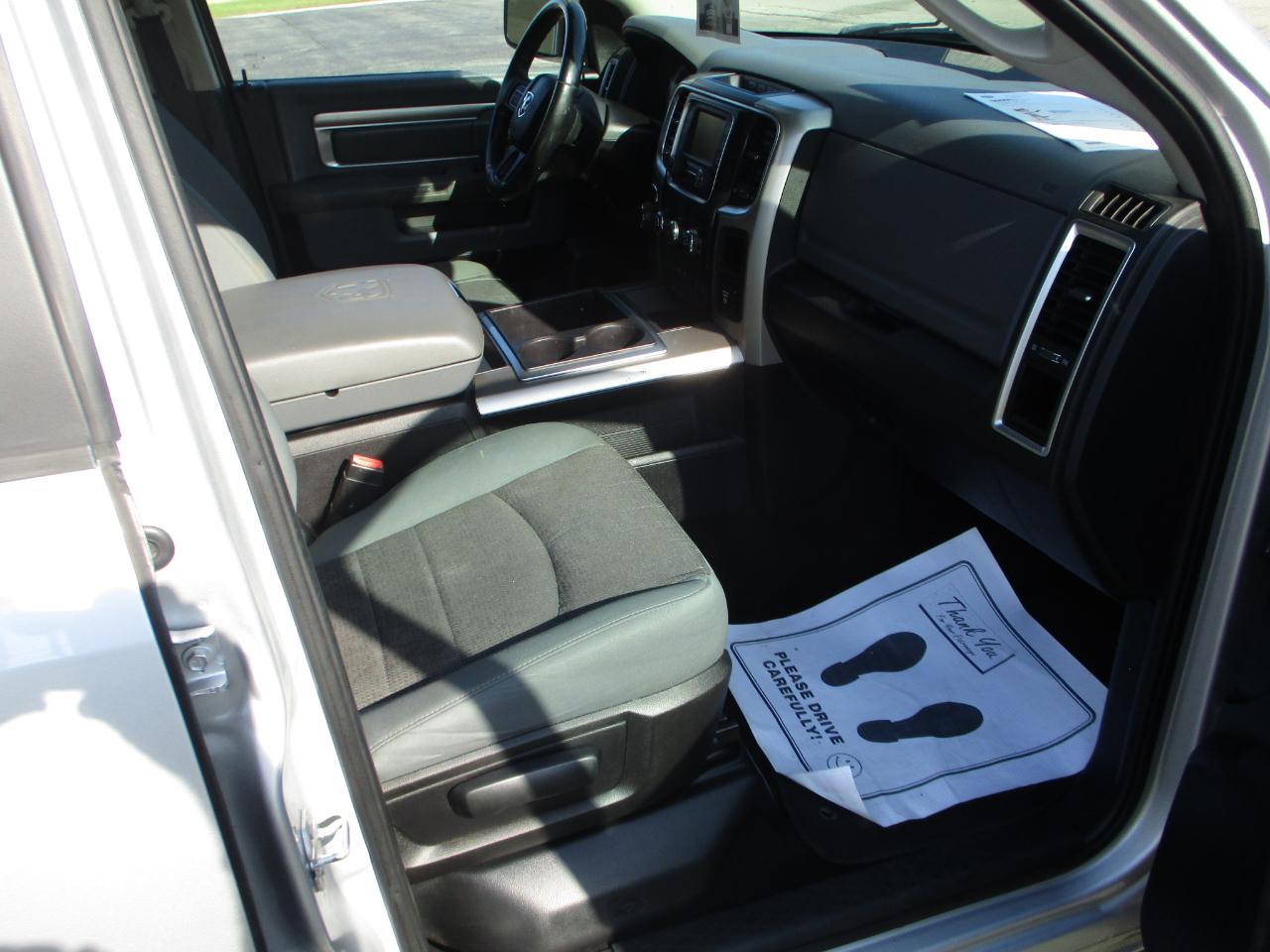 RAM 1500 SLT Crew Cab SWB 4WD 2015