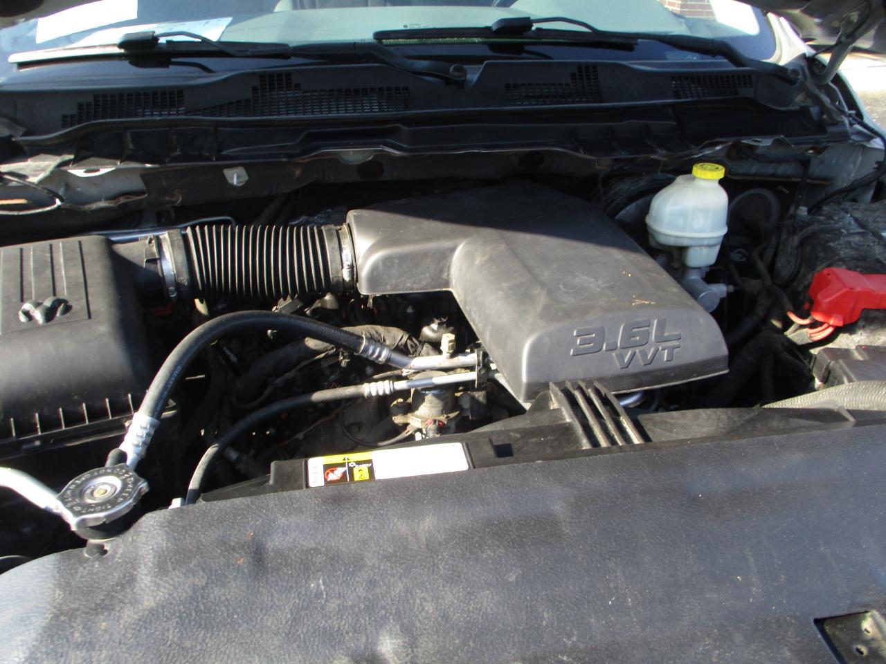 RAM 1500 SLT Crew Cab SWB 4WD 2015