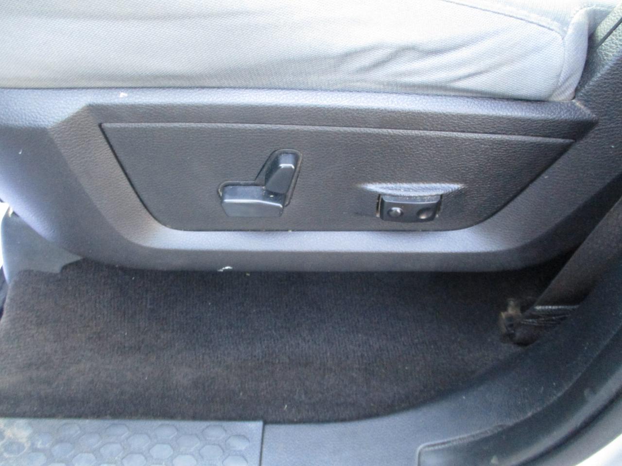 RAM 1500 SLT Crew Cab SWB 4WD 2015