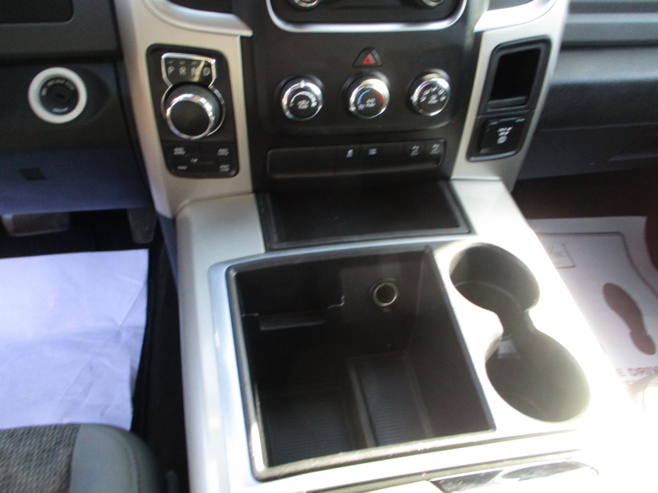 RAM 1500 SLT Crew Cab SWB 4WD 2015