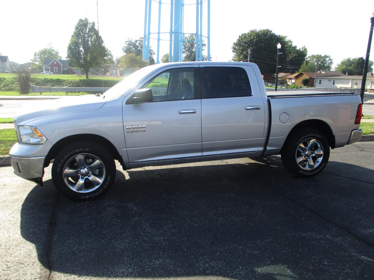 RAM 1500 SLT Crew Cab SWB 4WD 2015