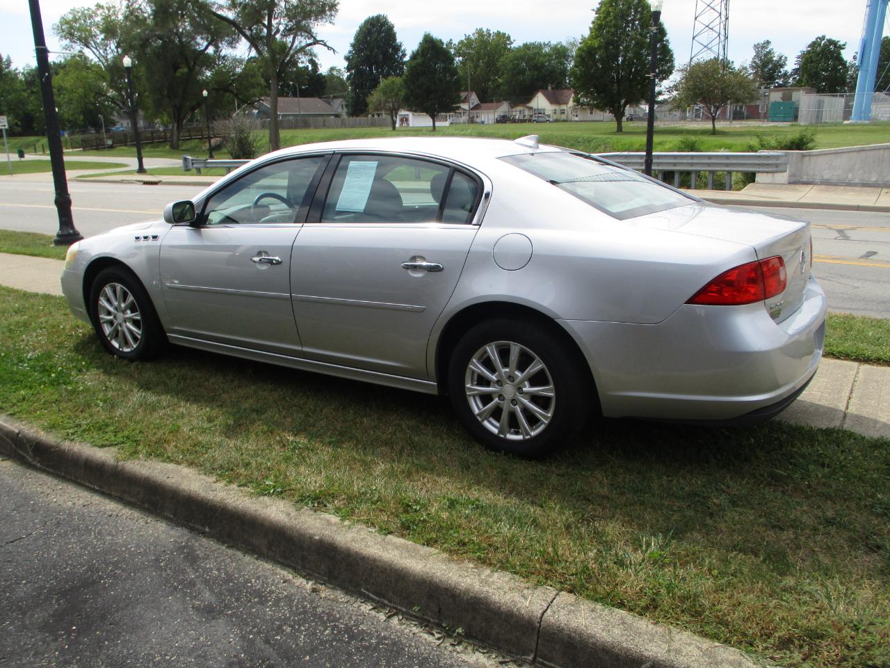 Buick Lucerne CXL 2011