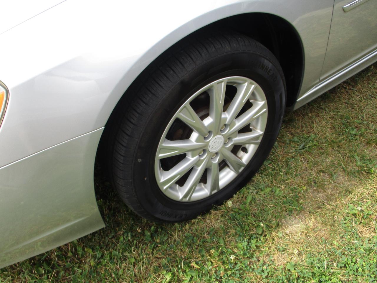 Buick Lucerne CXL 2011
