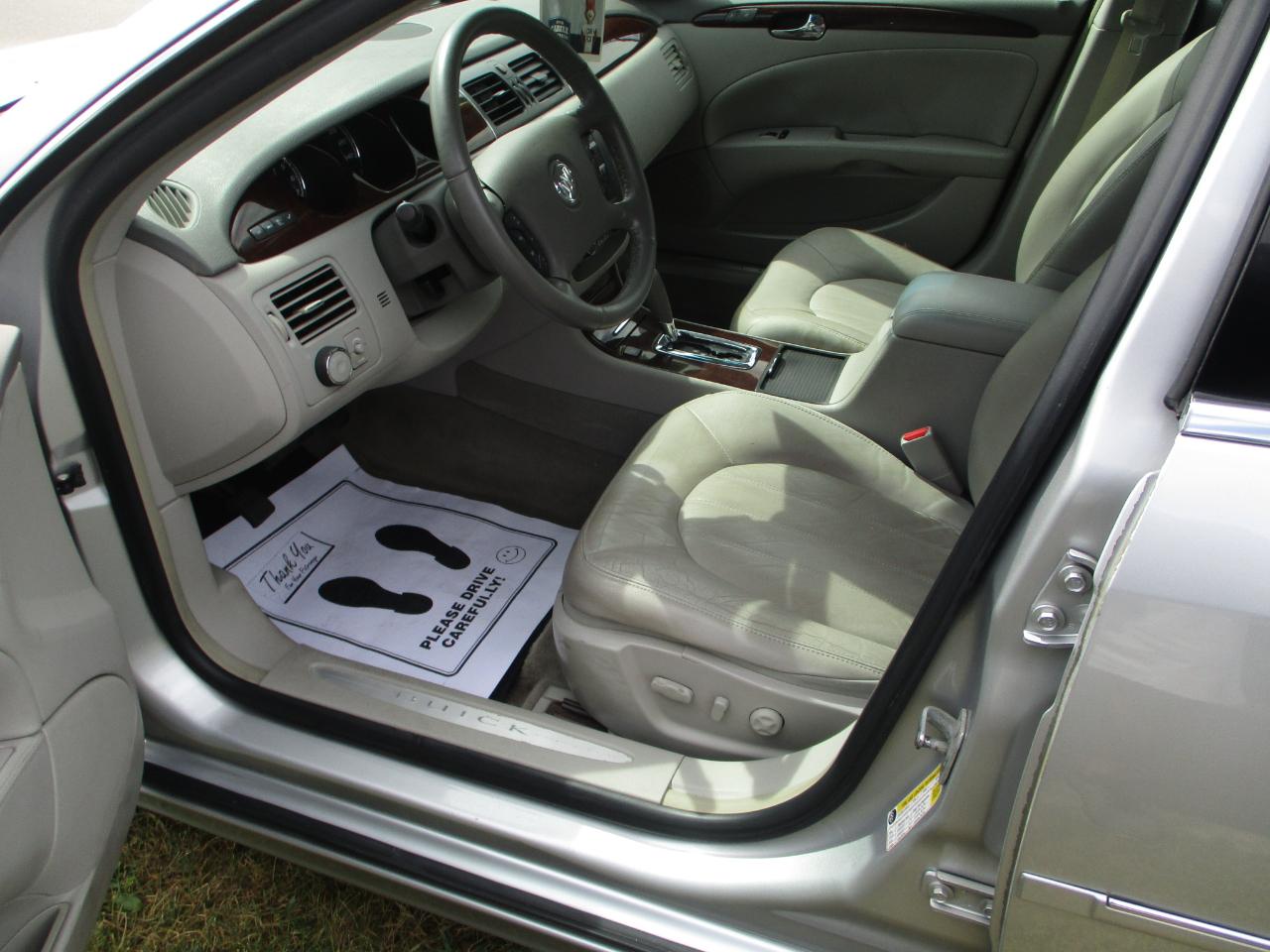 Buick Lucerne CXL 2011